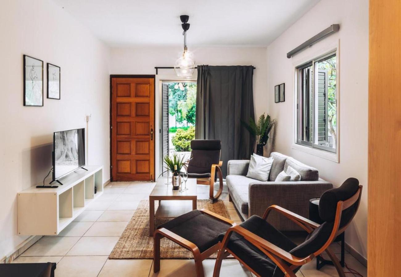 H&O Royal Townhouse In Center Paphos Apartment Exterior foto